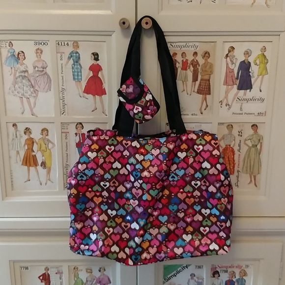 Heart motif multi colored overnight bag - Picture 2 of 9